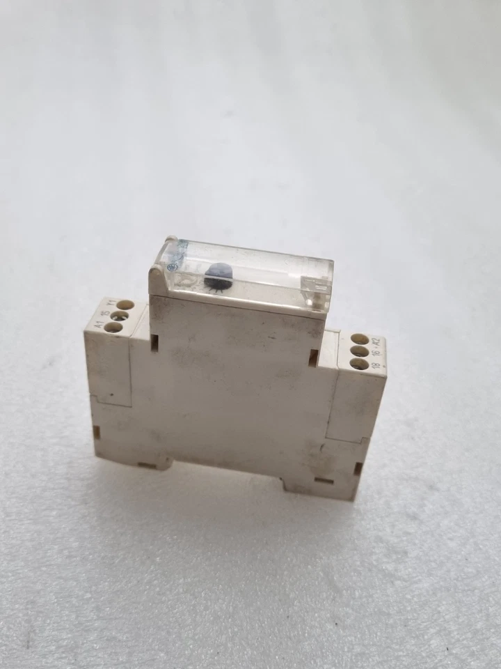 SCHNEIDER TELEMECANIQUE RE11 RA MU 0,1s-100h MODULE (USED) Fast Ship